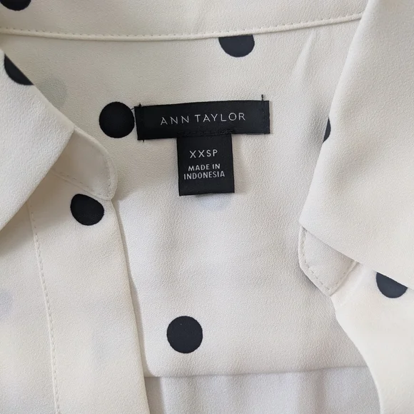 NWOT Ann Taylor Button Down Shirt - Picture 2 of 2
